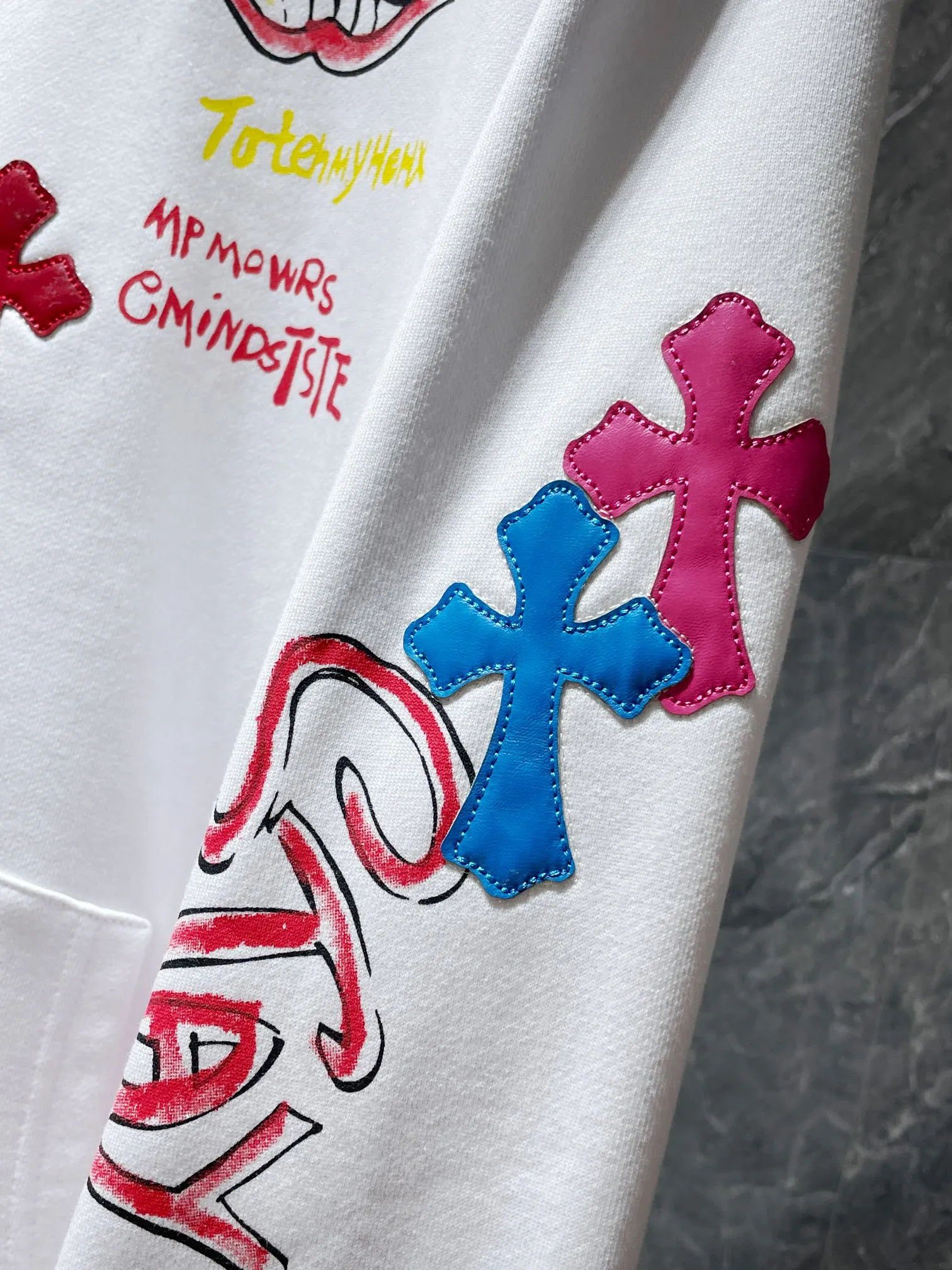 P276 New Chrome Hearts Autumn and Winter 2025 Counter Synchronization Colorful cross leather Sanskrit hand-painted graffiti hooded sweatshirt Ins celebrity couple must-have, same style for men and women! The highest version! ! Imported leather! ! A must-have for internet celebrities! Recommended colors: white, black, gray Code numbers: S, M, L, XL